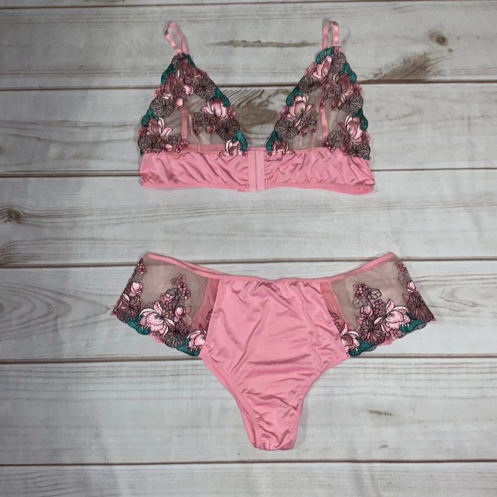 NWOT SHEIN Lace Floral Bra Pant Lingerie Set